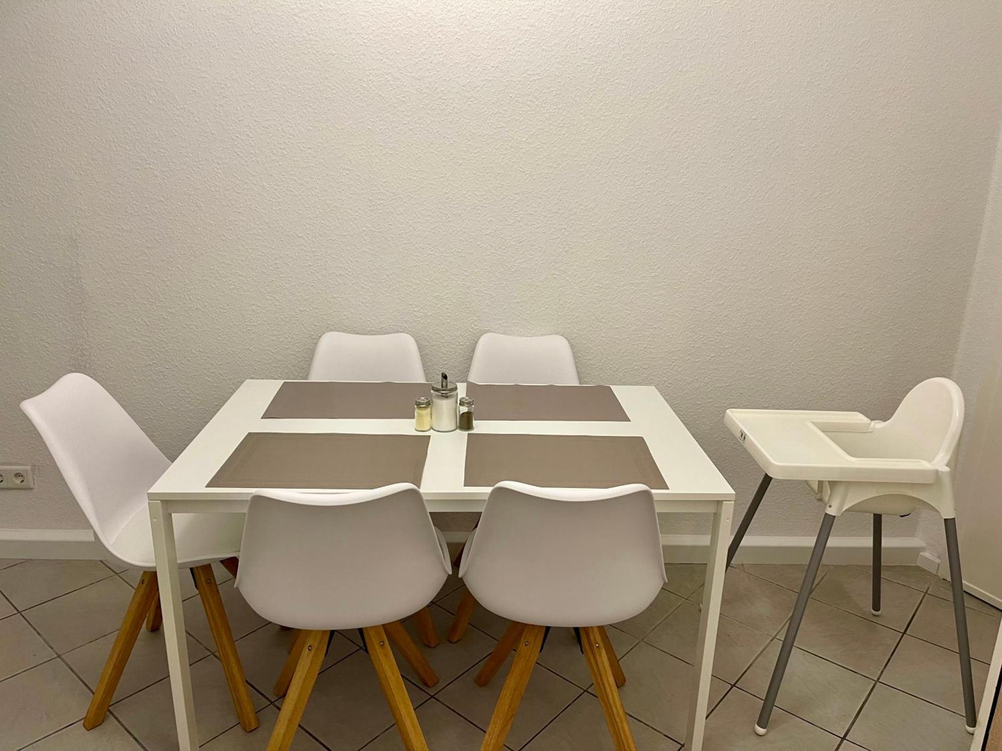 Raha Apartments - Ihr Komfortables Zuhause - Garten - Vollausstattung - Balkon - Parkplatz Kassel Luaran gambar