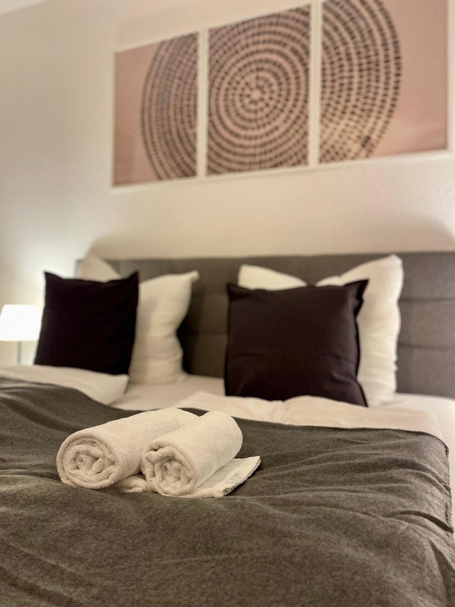 Raha Apartments - Ihr Komfortables Zuhause - Garten - Vollausstattung - Balkon - Parkplatz Kassel Luaran gambar
