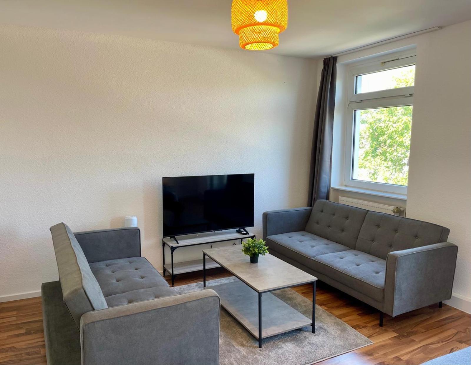 Raha Apartments - Ihr Komfortables Zuhause - Garten - Vollausstattung - Balkon - Parkplatz Kassel Luaran gambar
