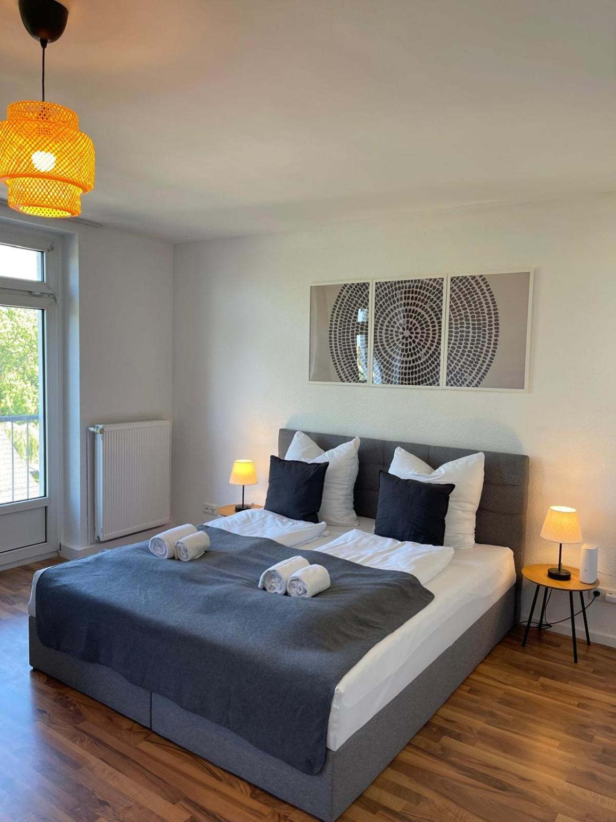 Raha Apartments - Ihr Komfortables Zuhause - Garten - Vollausstattung - Balkon - Parkplatz Kassel Luaran gambar