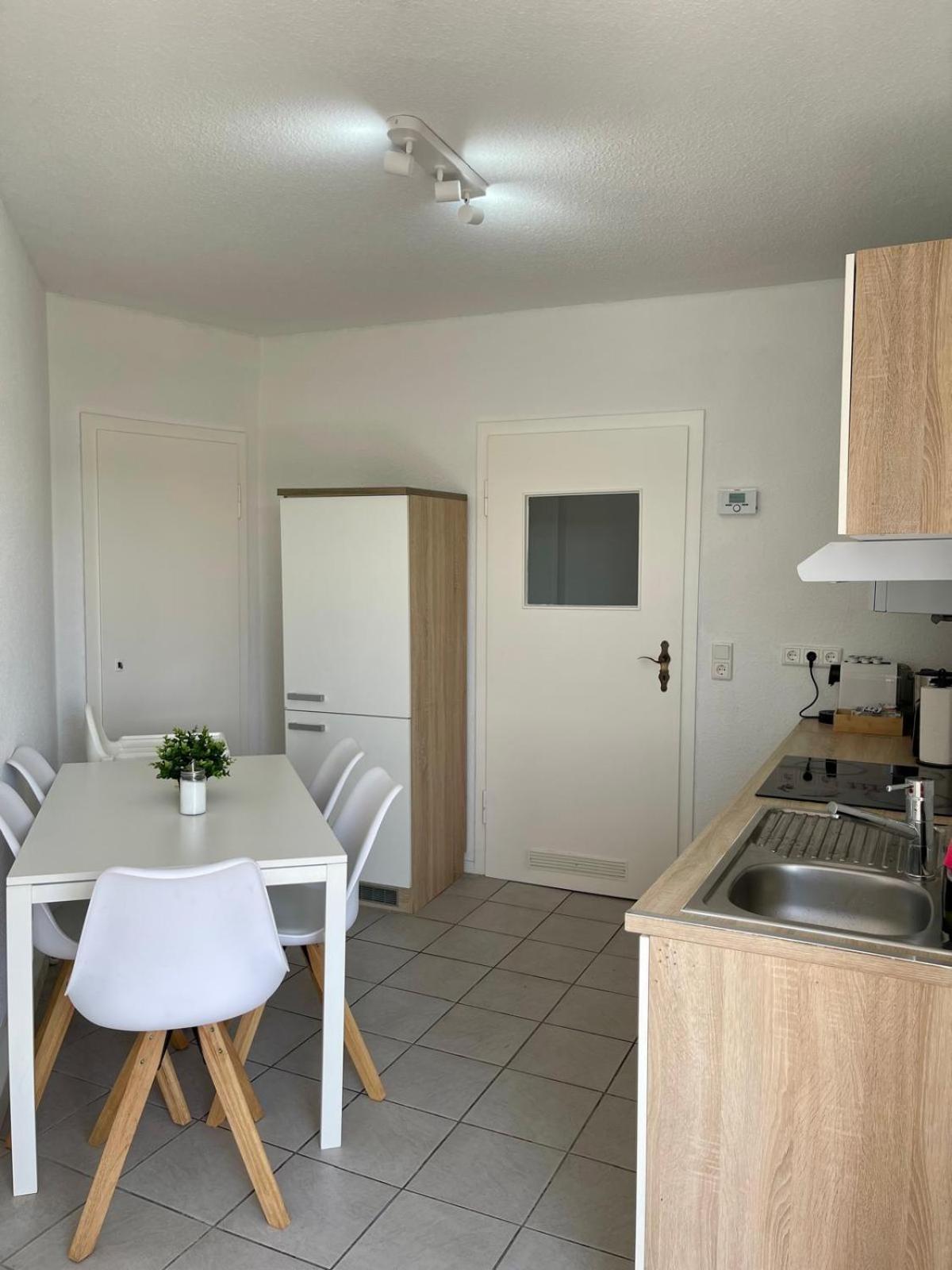 Raha Apartments - Ihr Komfortables Zuhause - Garten - Vollausstattung - Balkon - Parkplatz Kassel Luaran gambar